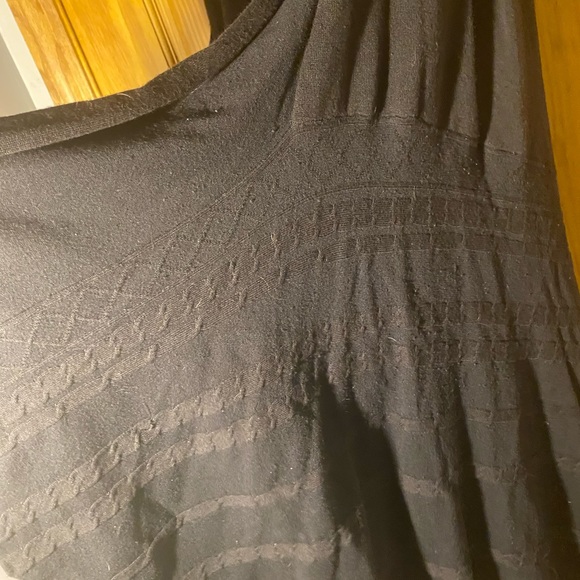 Black Sleeveless Sweater Shawl - Picture 6 of 6